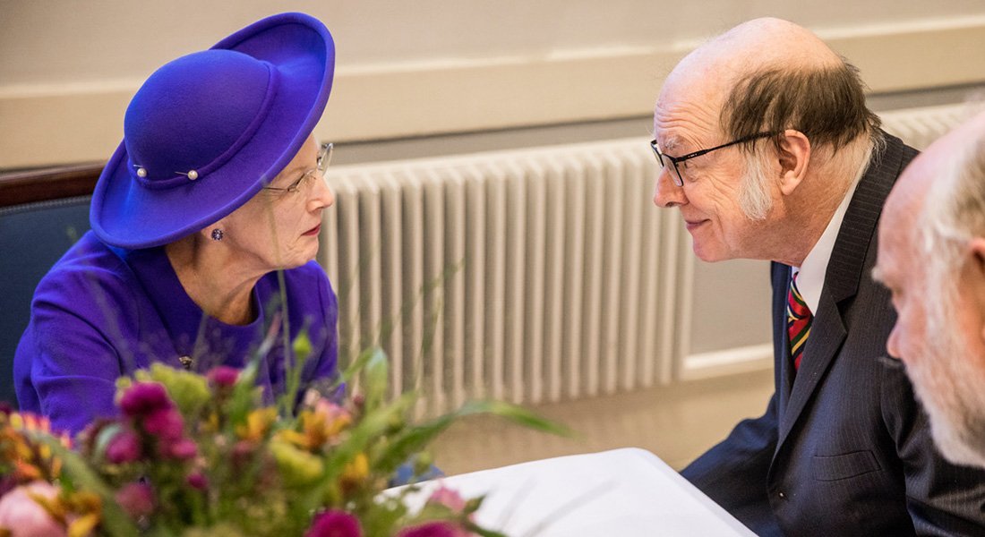 H.M. Dronningen og Charles Bennett ved Årsfesten 2019