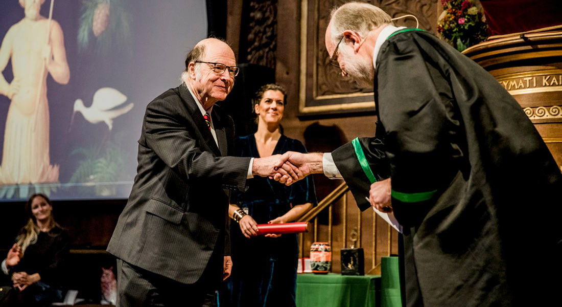 Charles Bennett blev i 2019 udnævnt til æresdoktor ved KU